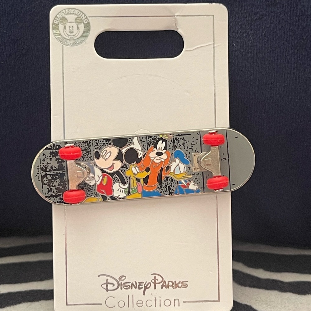 SOLD - Disney trading pin